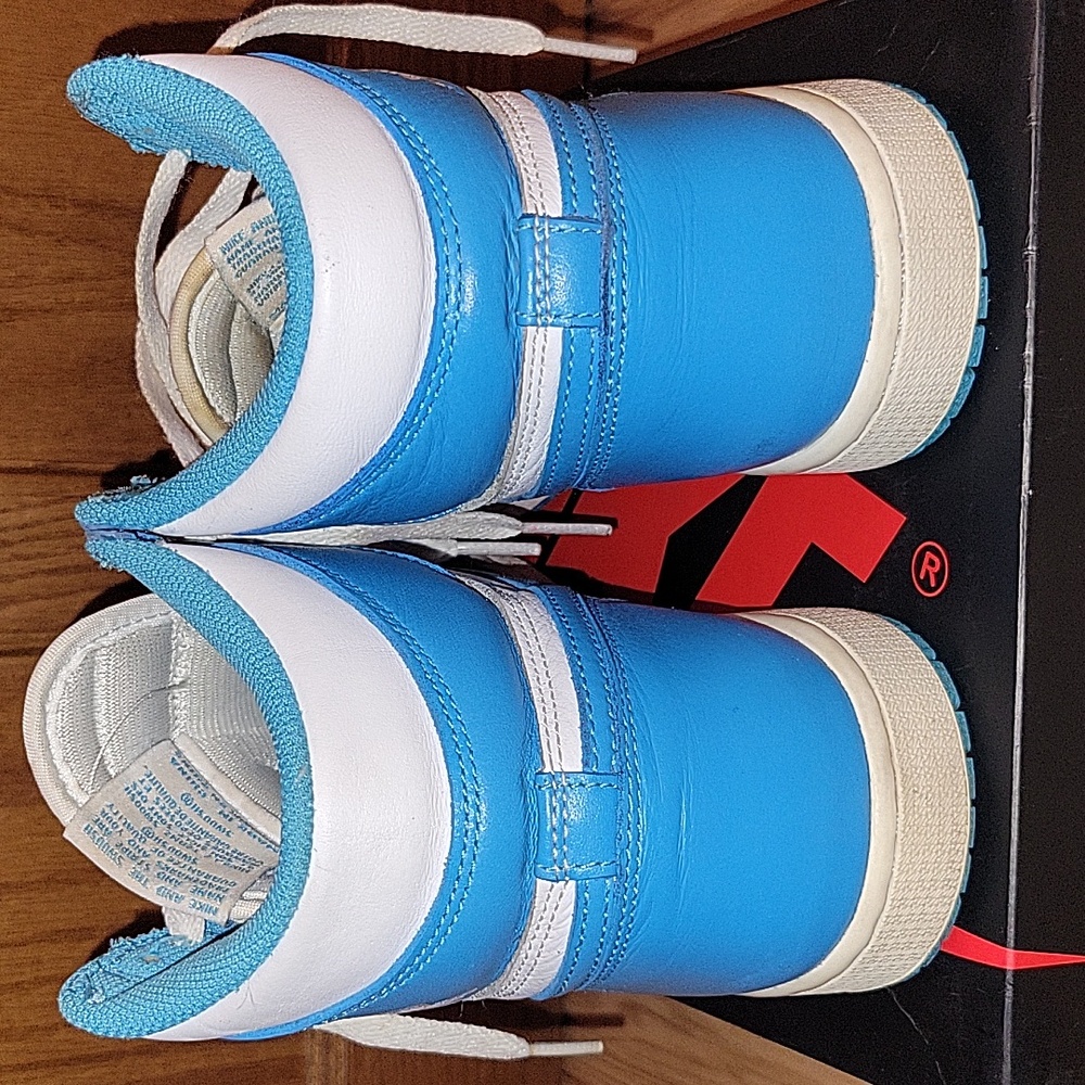 Men's Jordan 1 Retro High OG 'UNC' (2015) - Picture 3 of 4
